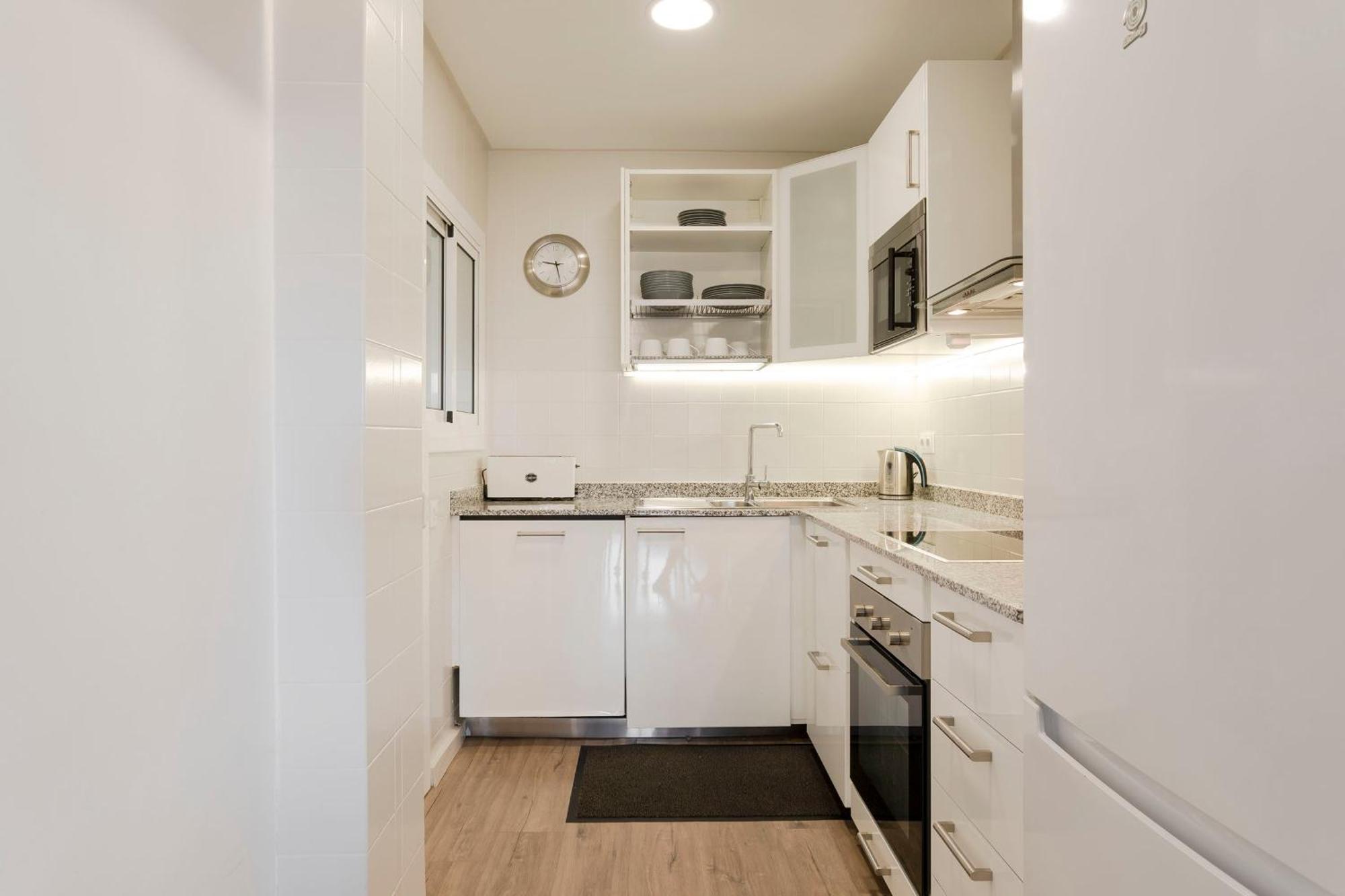 Cozy Apartment Near Fira Gran Via With Ac L'Hospitalet de Llobregat Bagian luar foto
