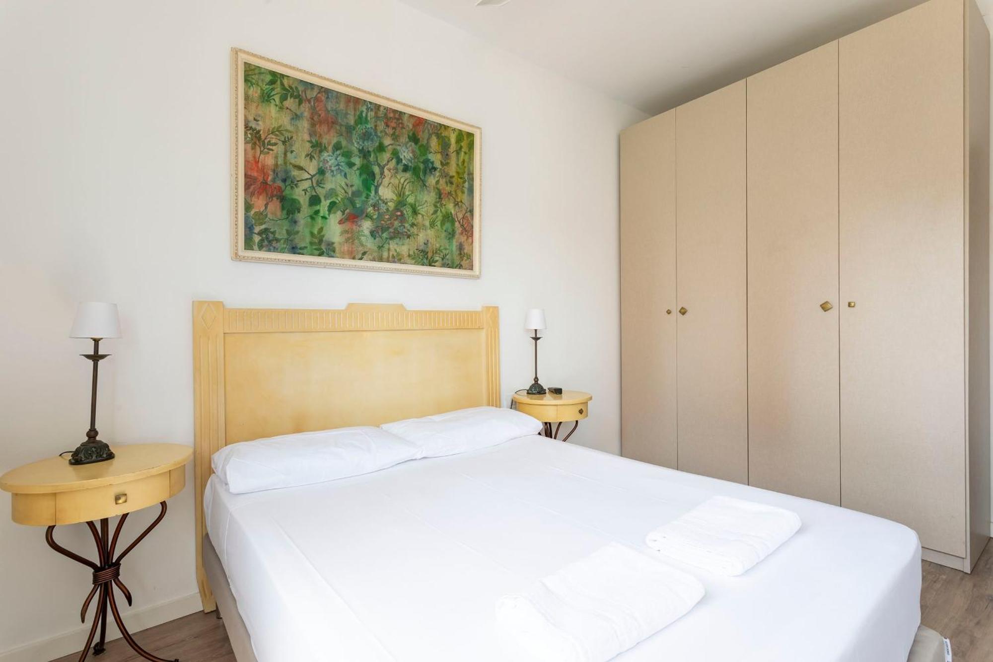 Cozy Apartment Near Fira Gran Via With Ac L'Hospitalet de Llobregat Bagian luar foto