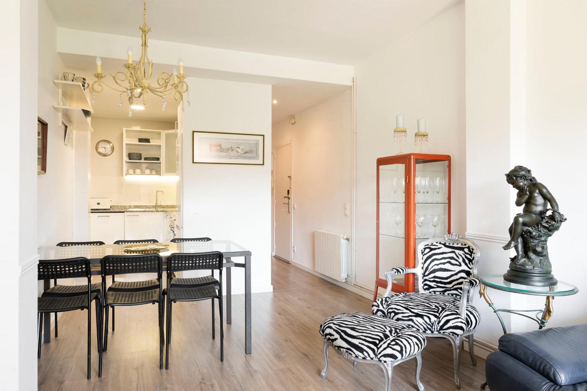 Cozy Apartment Near Fira Gran Via With Ac L'Hospitalet de Llobregat Bagian luar foto