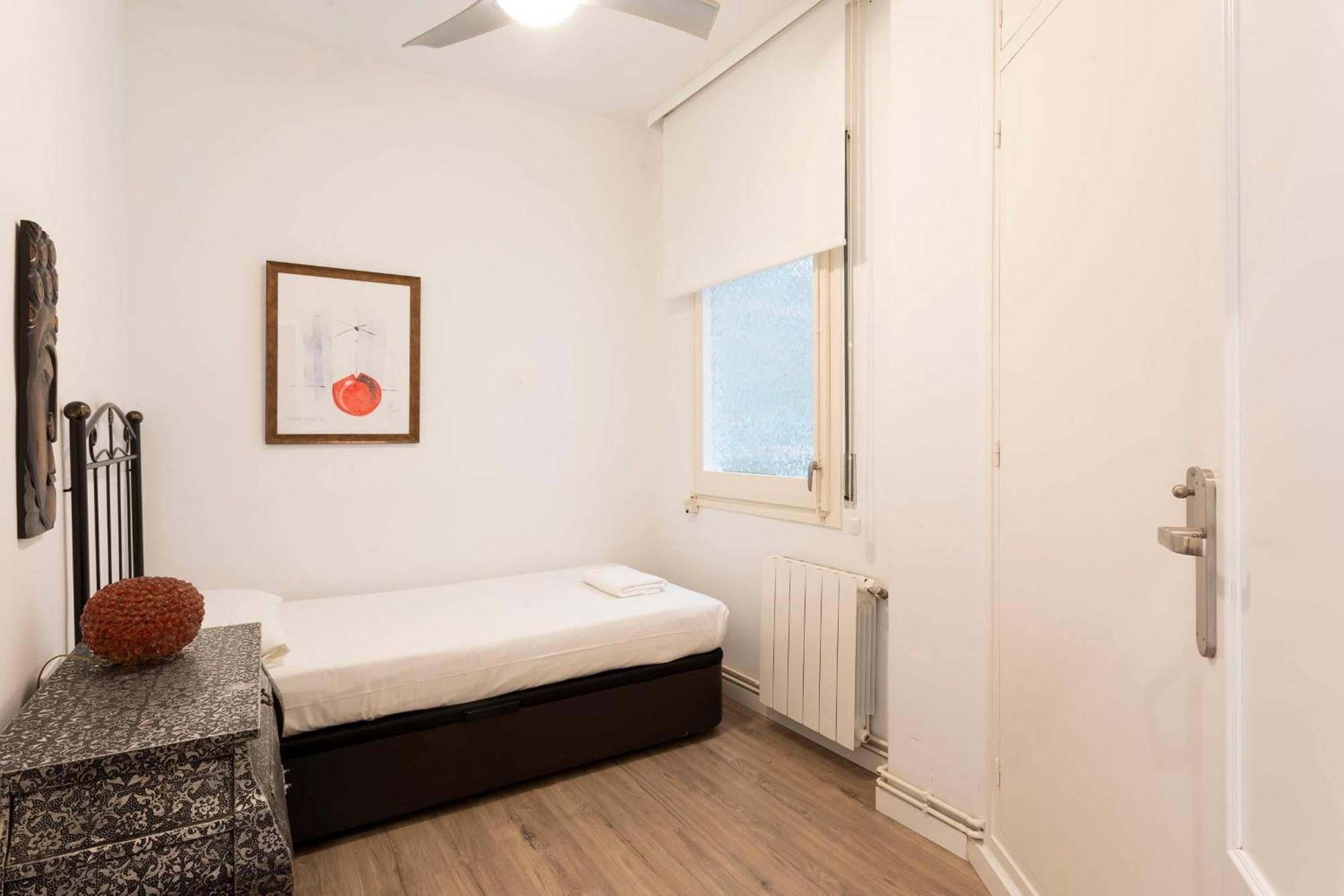 Cozy Apartment Near Fira Gran Via With Ac L'Hospitalet de Llobregat Bagian luar foto