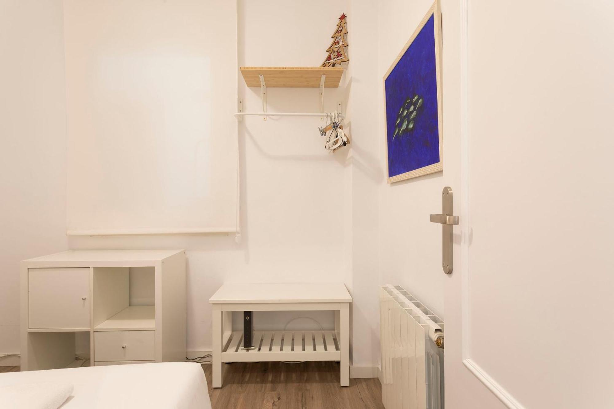 Cozy Apartment Near Fira Gran Via With Ac L'Hospitalet de Llobregat Bagian luar foto