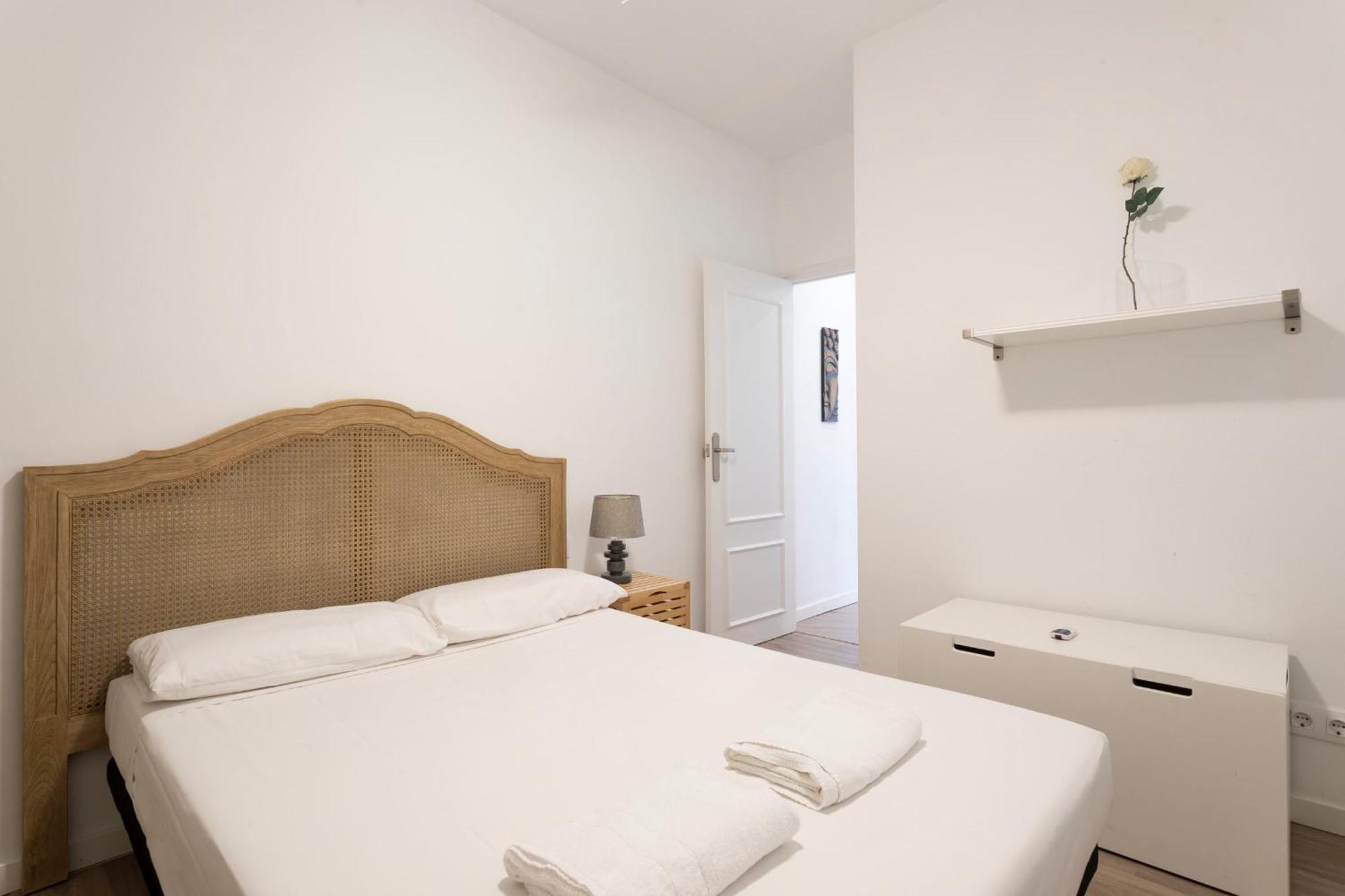 Cozy Apartment Near Fira Gran Via With Ac L'Hospitalet de Llobregat Bagian luar foto