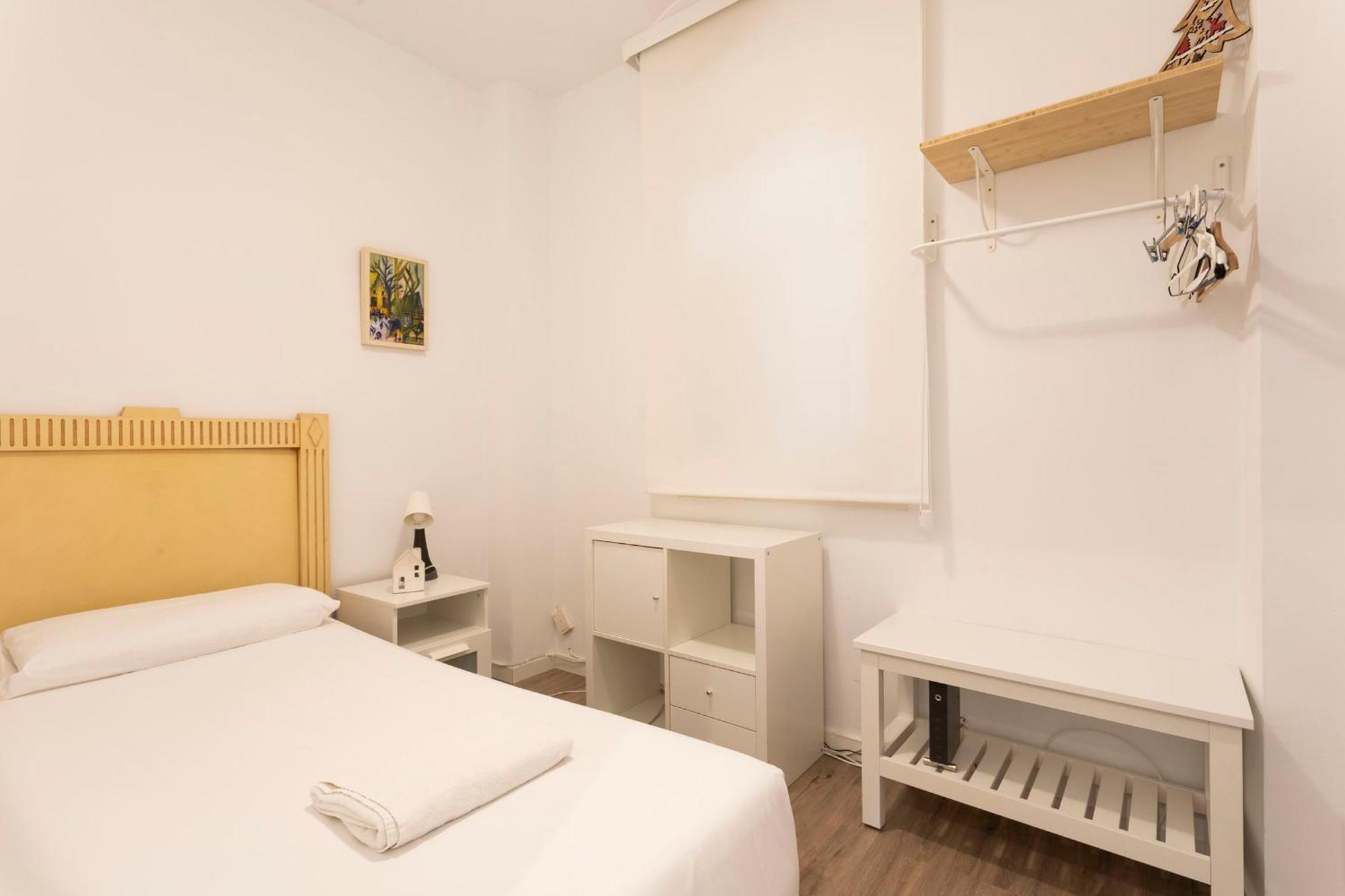 Cozy Apartment Near Fira Gran Via With Ac L'Hospitalet de Llobregat Bagian luar foto