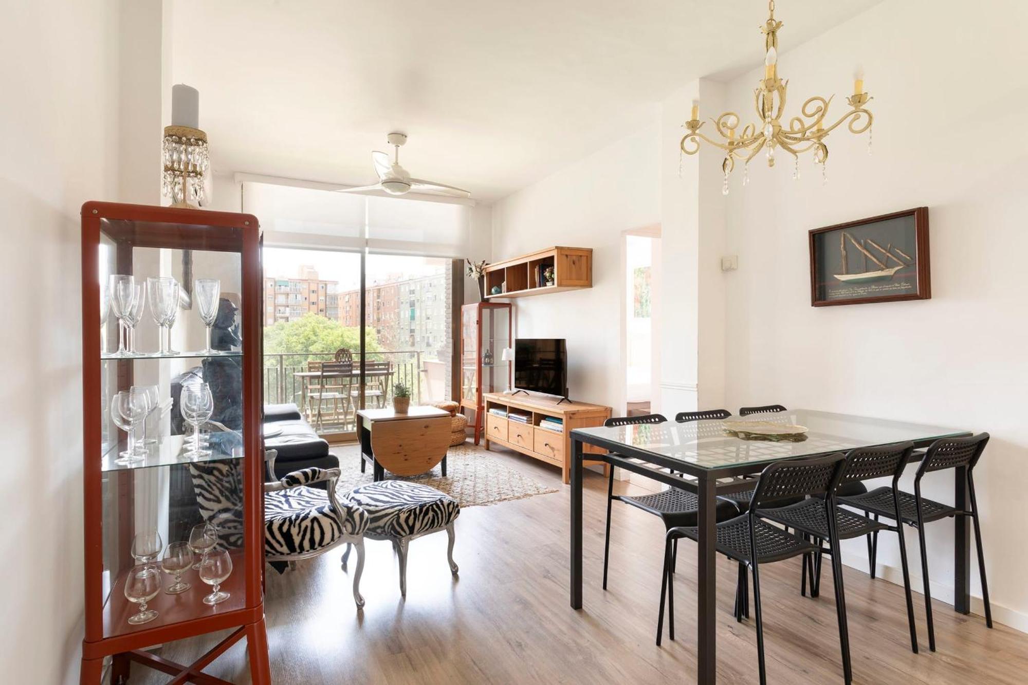Cozy Apartment Near Fira Gran Via With Ac L'Hospitalet de Llobregat Bagian luar foto
