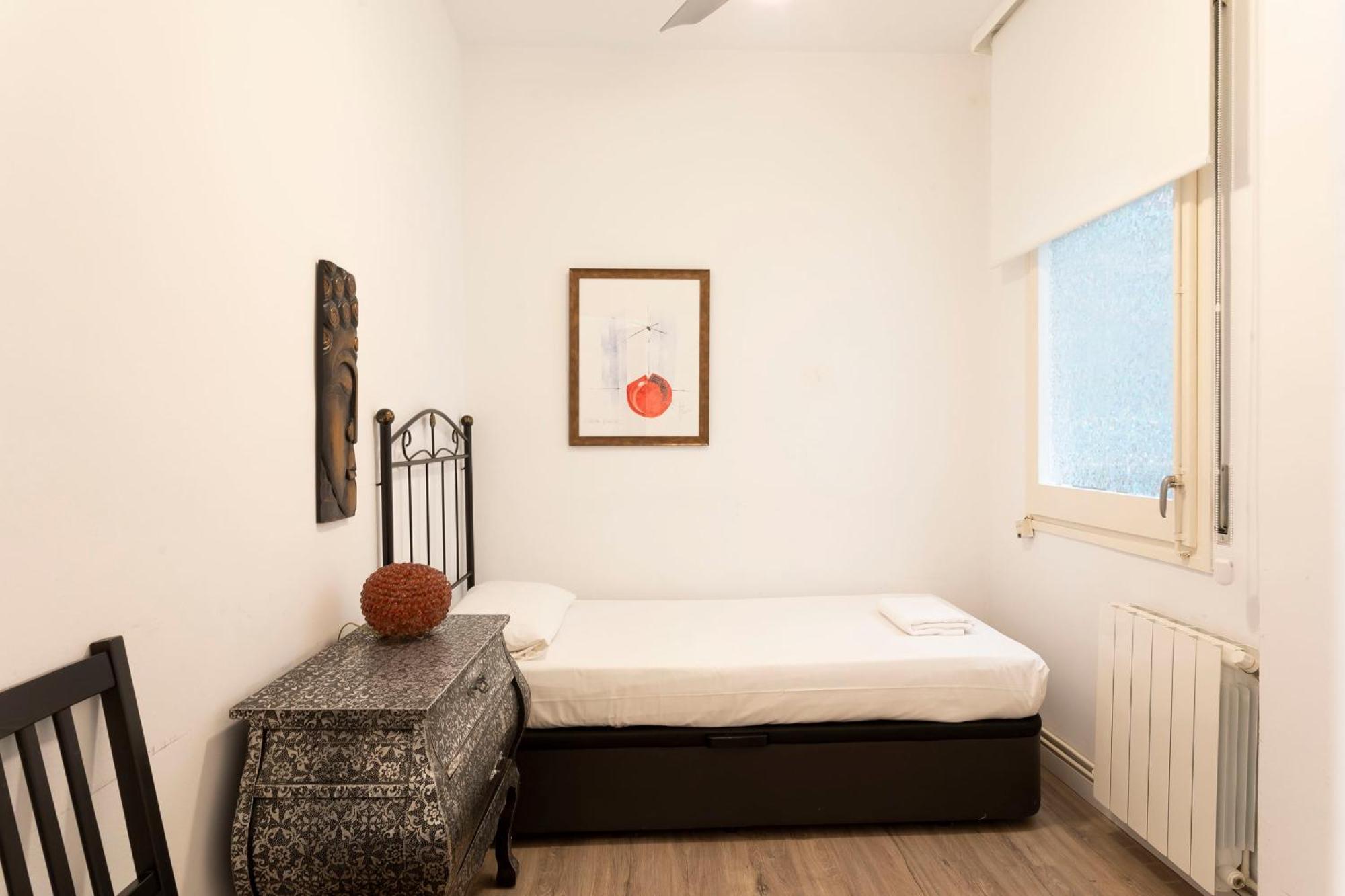 Cozy Apartment Near Fira Gran Via With Ac L'Hospitalet de Llobregat Bagian luar foto