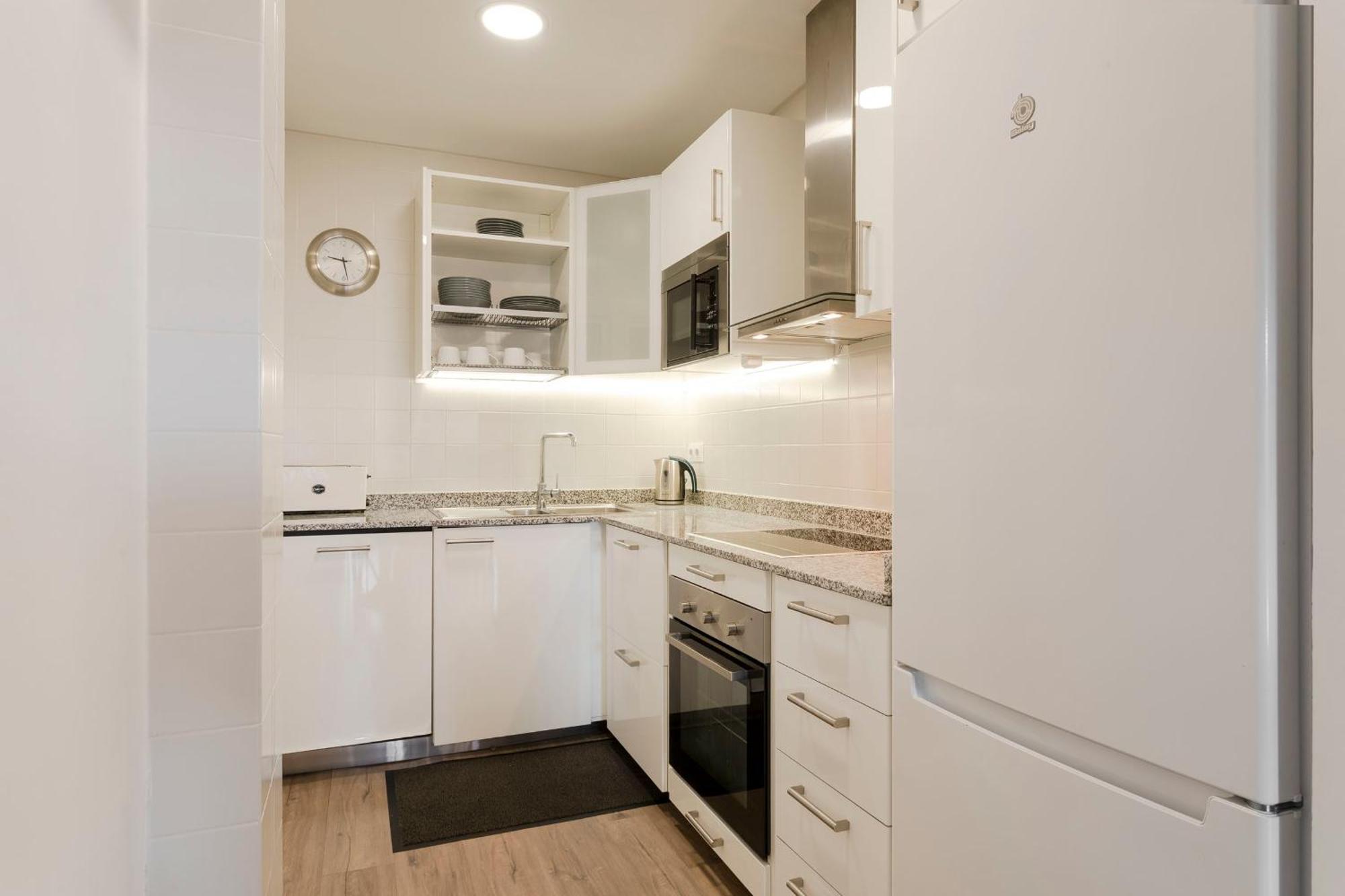 Cozy Apartment Near Fira Gran Via With Ac L'Hospitalet de Llobregat Bagian luar foto