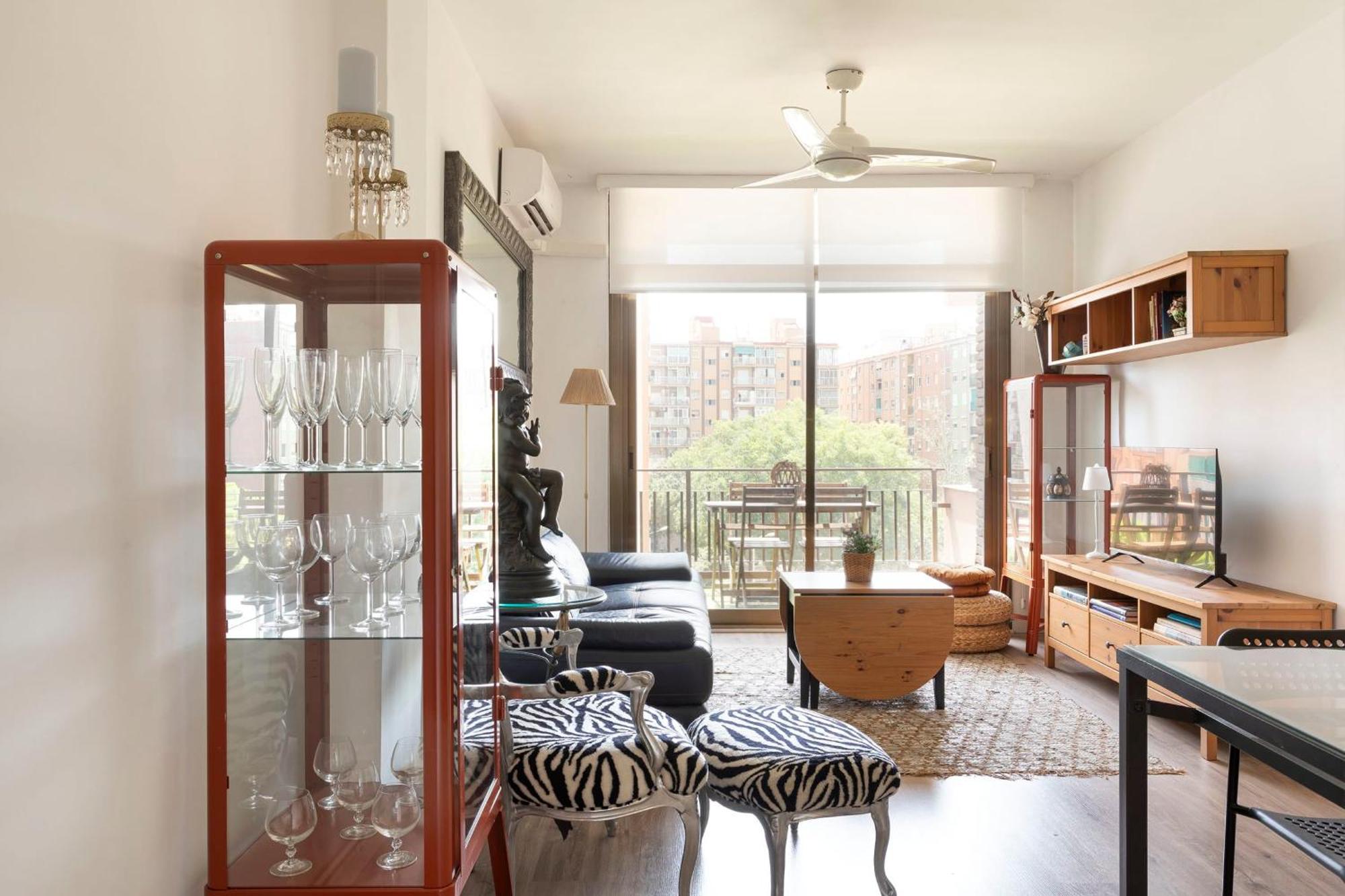 Cozy Apartment Near Fira Gran Via With Ac L'Hospitalet de Llobregat Bagian luar foto