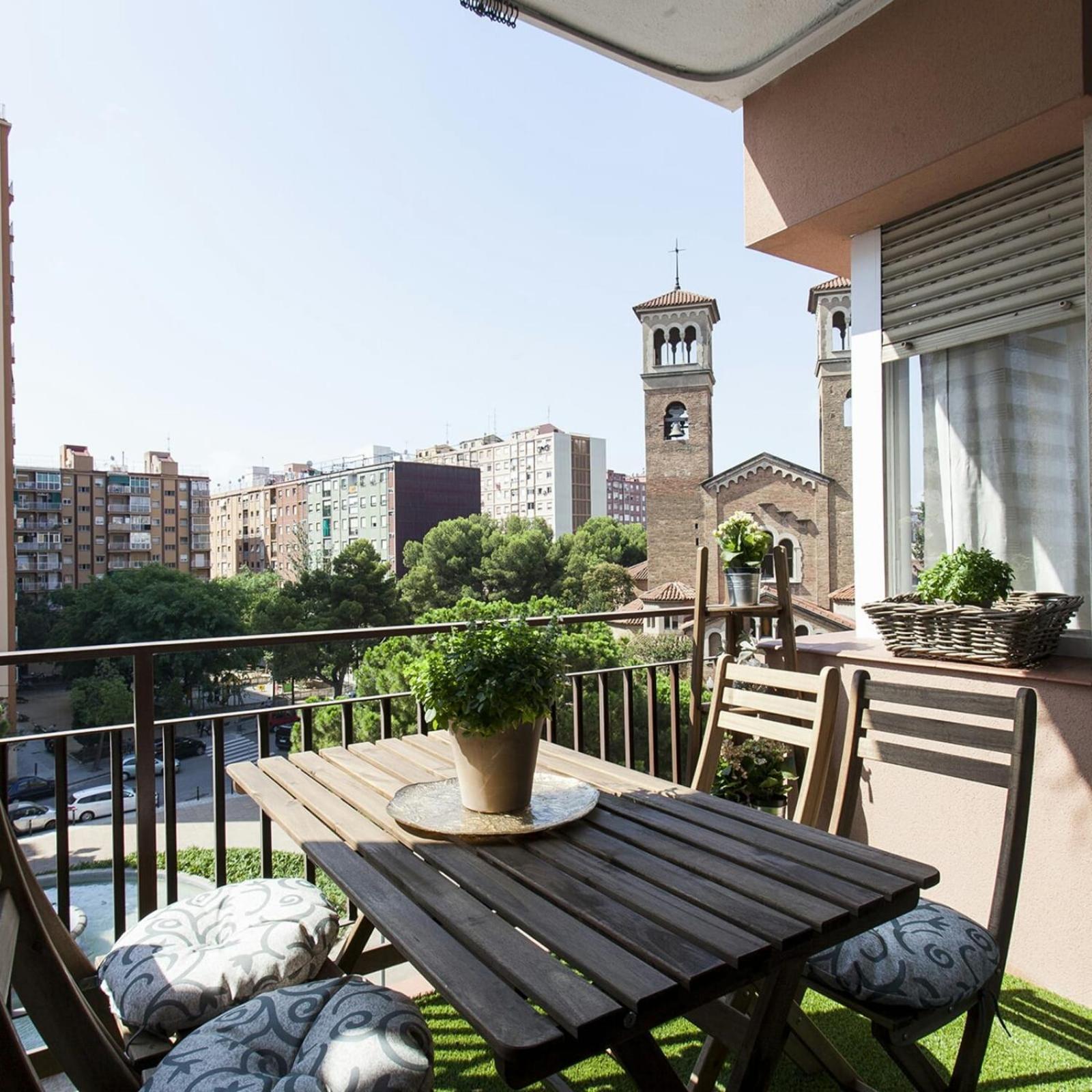 Cozy Apartment Near Fira Gran Via With Ac L'Hospitalet de Llobregat Bagian luar foto