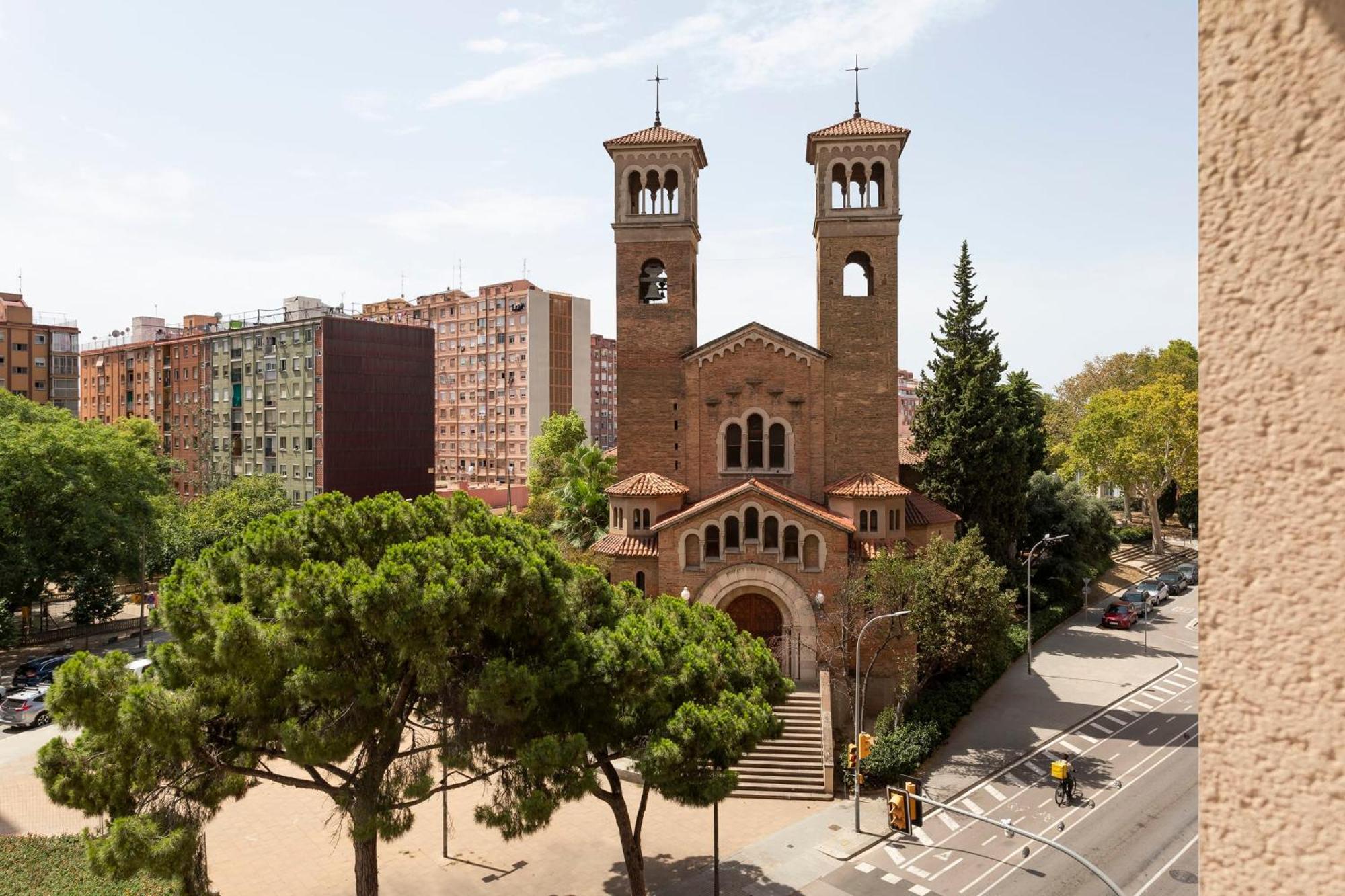 Cozy Apartment Near Fira Gran Via With Ac L'Hospitalet de Llobregat Bagian luar foto